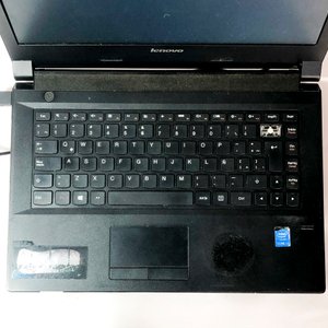 Laptop Lenovo con Faltante de Tecla - Funciona - imagen 2