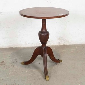 Mesa de Sala Inglesa con Pie Trípode Central y Detalles en Lustre - imagen 1