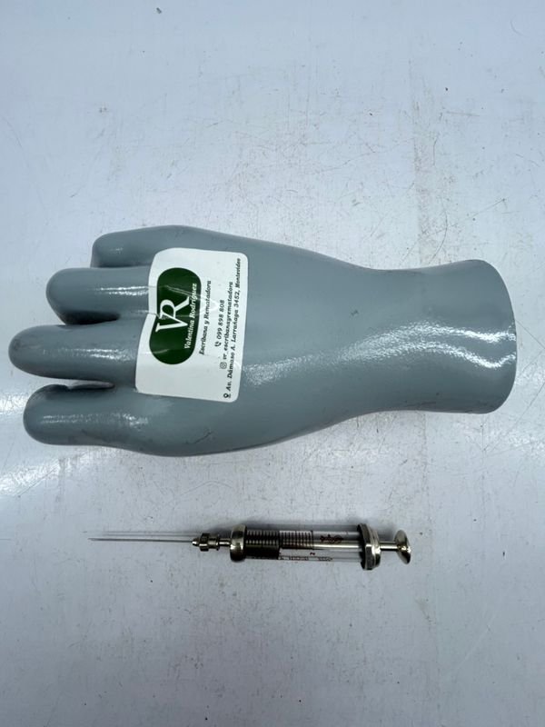 Jeringa de Vidrio y Metal para Coleccionismo o Uso Médico