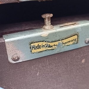 Máquina de Escribir Antigua Alemana con Maletín Original - imagen 3