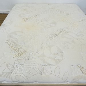 Lote siguiente: Colchón Queen de Resortes Bamboo Touch & Stretch 150x190x27cm