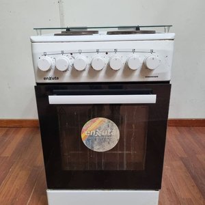 Lote siguiente: Cocina Eléctrica Enguta con Horno y 4 Hornallas (Una no funciona)