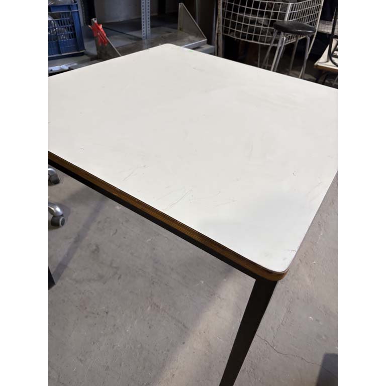 Mesa de trabajo de madera y metal - imagen 2
