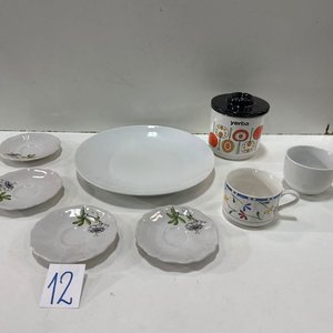 Lote anterior: Yerbera, Plato Blanco, 4 Platillos y 2 Tazas con Diseño Floral
