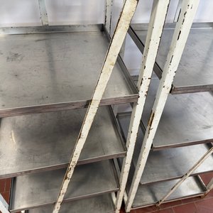 Dos Estanterías Metálicas con Bandejas de Acero Inoxidable - imagen 3