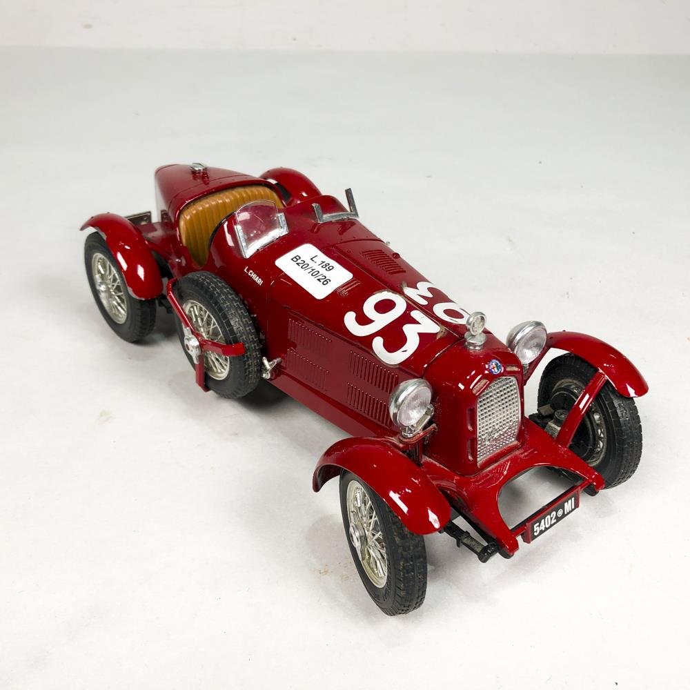 Auto a Escala Italiano 1/18 Durago Rojo con Números