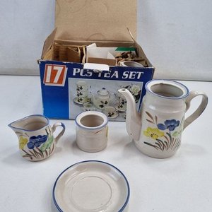 Lote anterior: Juego de Té Cerámica 17 Piezas Flores Azules y Amarillas con Inscripción 'A.S.'