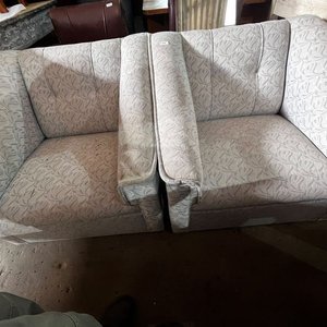 Lote anterior: Par de Sillones Individuales Blancos con Diseño Floral