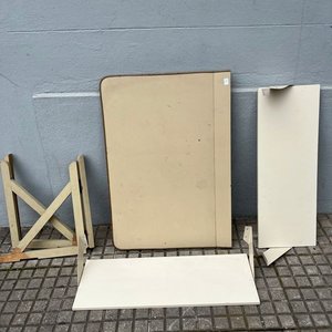 Repisas Blancas y Mesa Plegable de Cocina Abatible - imagen 1