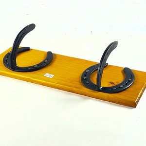 Perchero Rústico de Madera y Herradura - imagen 1