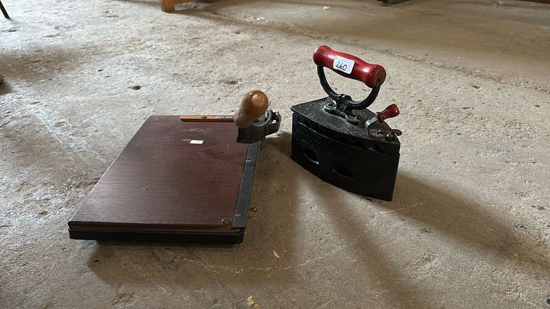 Plancha y Guillotina de Acero con Manija de Madera - imagen 4