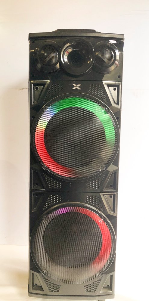 Parlante Xion con Ruedas y Luces LED