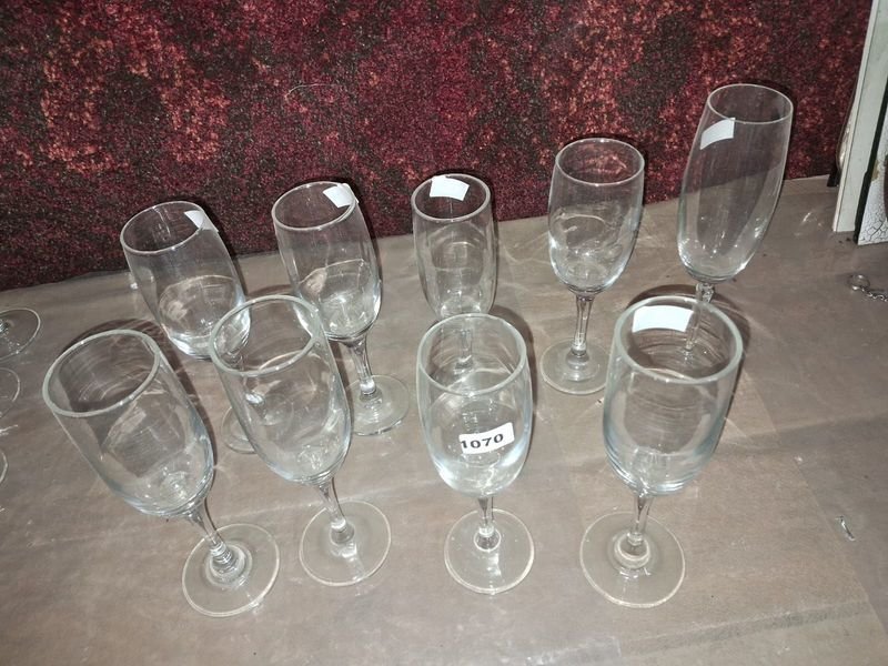 Lote siguiente: Lotes de copas de vidrio en buen estado