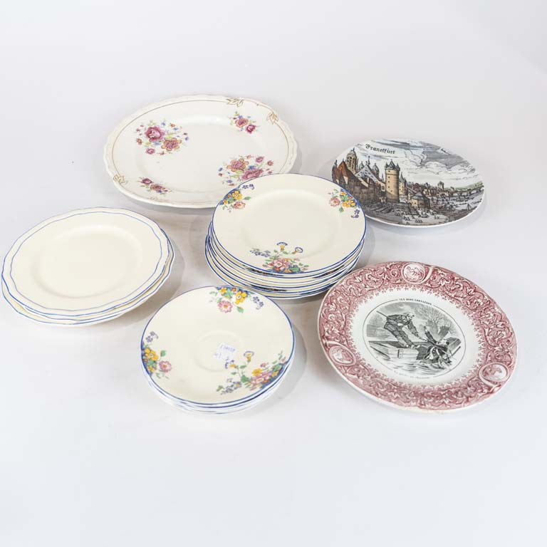 Lote anterior: 15 Platos de loza inglesa (5 con detalles) y 3 platos de loza francesa, bavaria y lozur  - Medidas: 27 y 15cm 