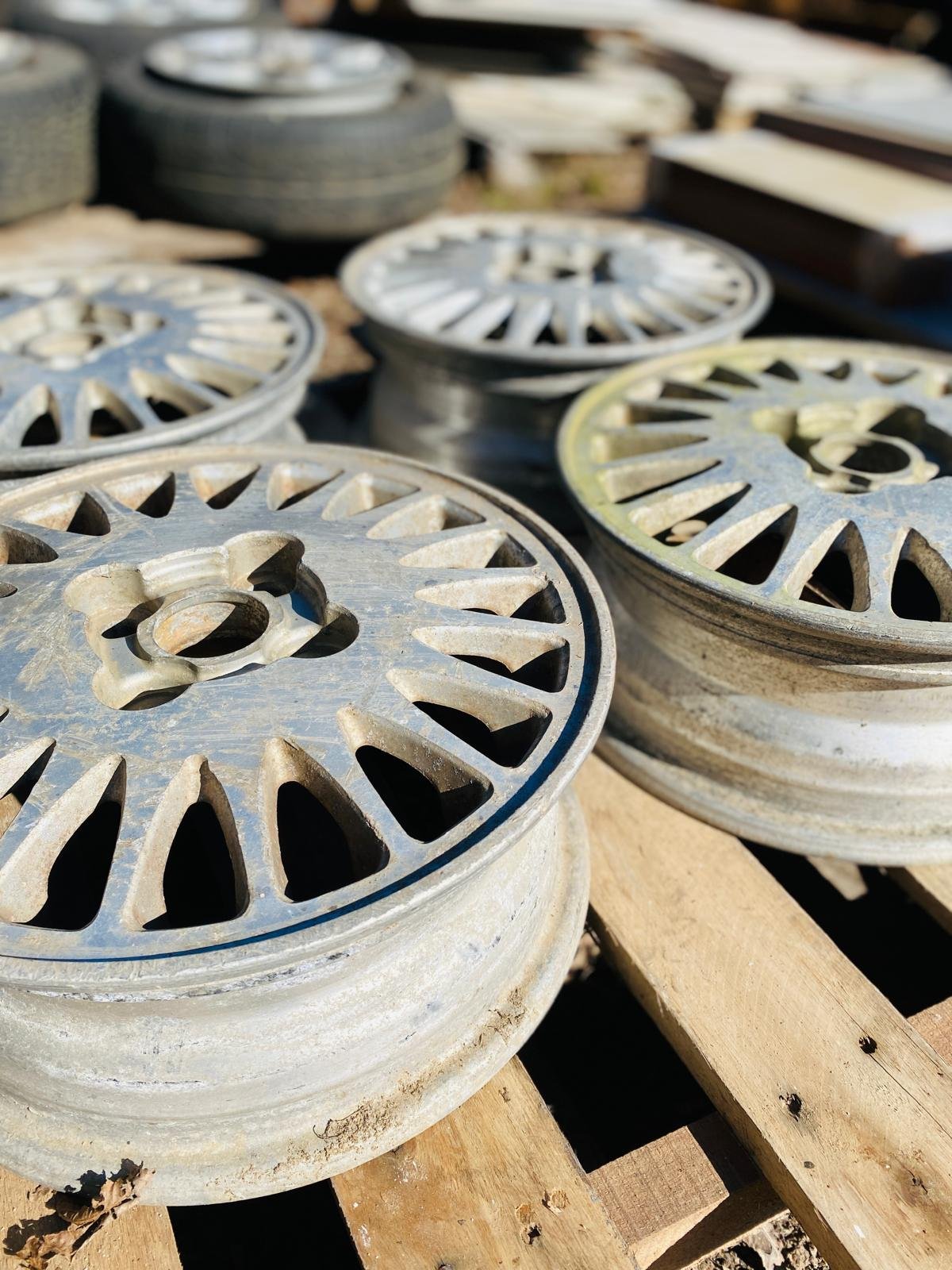 Item lote-x4-llantas-en-aluminio-r13 - Image 2