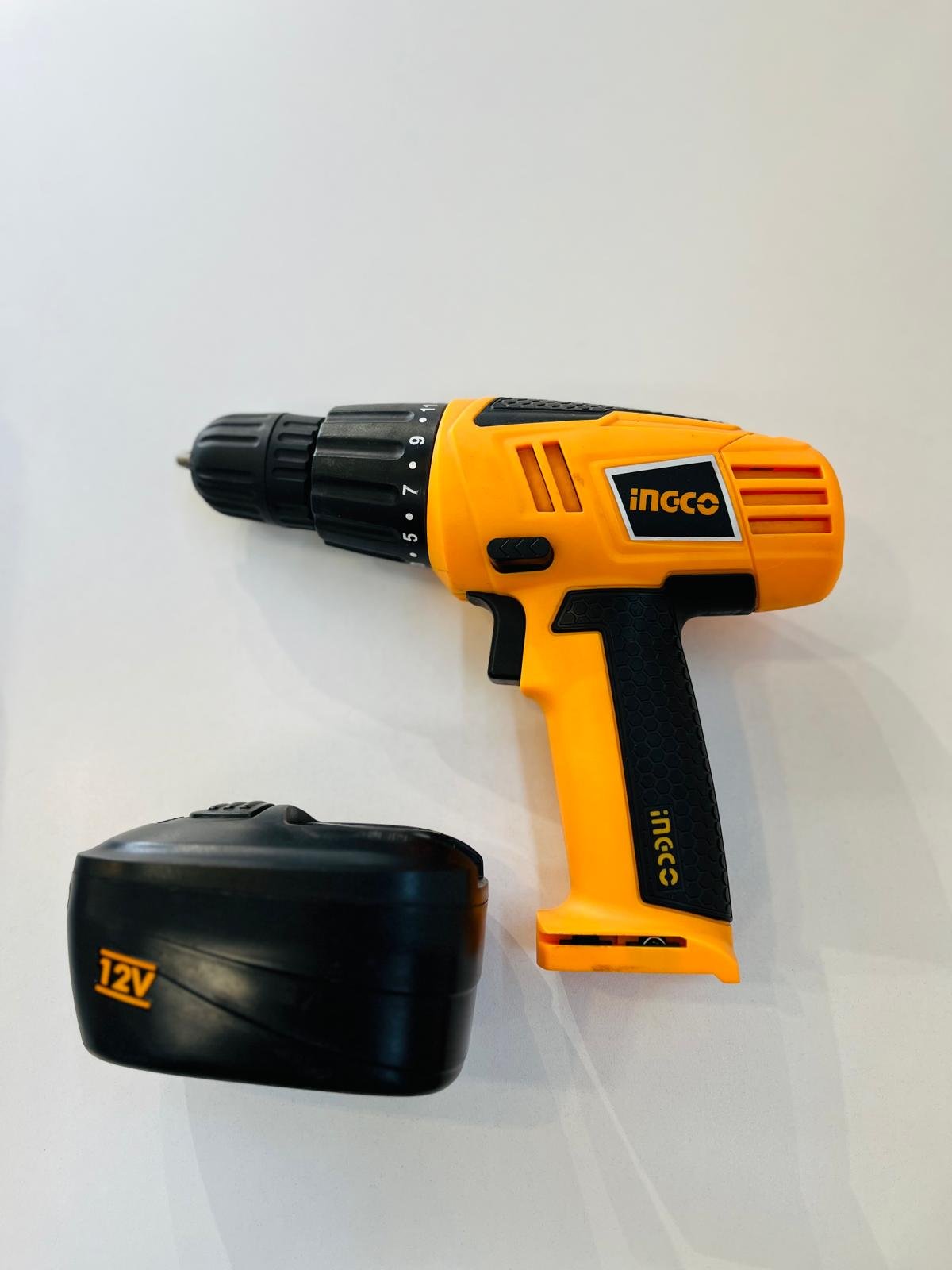 Taladro Atornillador Inalámbrico Ingco 12V 10mm