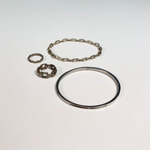 Conjunto de Dos Pulseras y Dos Anillos Calados - imagen 1