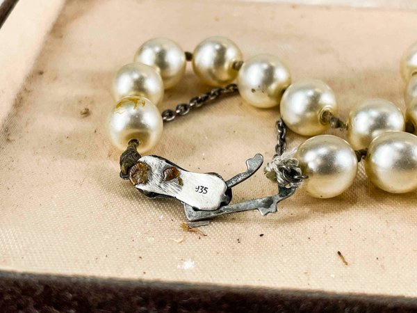 Collar de perlas fantasía y broche en plata 935 - imagen 3