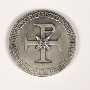 Dos Medallas Metálicas Congreso Eucarístico Internacional Río de Janeiro 1955 con Estuche - imagen 4