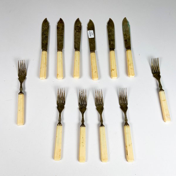 Lote anterior: Doce cubiertos de metal EPNS para pescado, cabos de marfilina