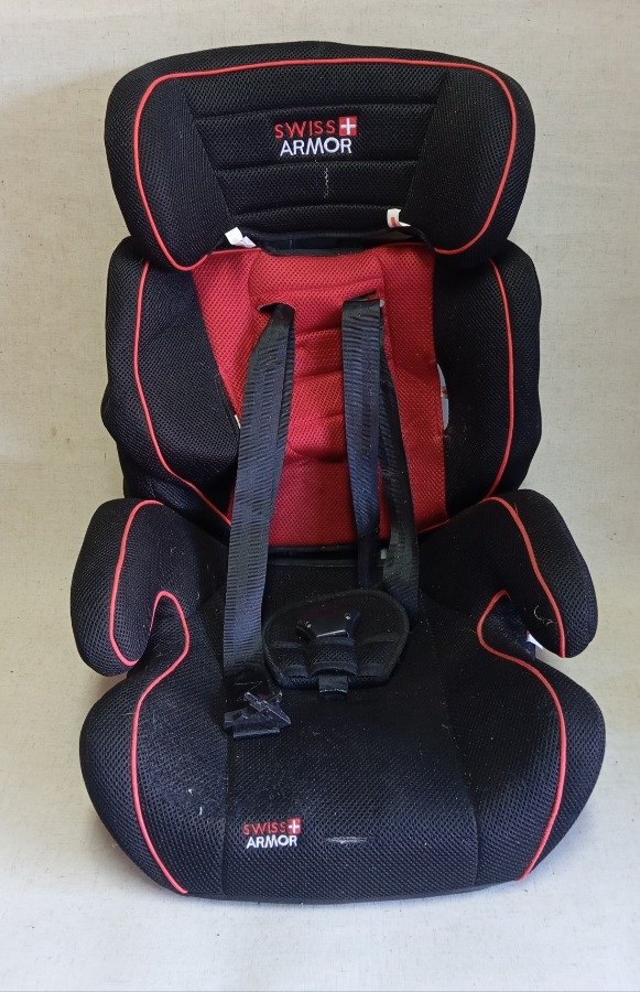 Lote siguiente: Silla para auto de alta calidad con armrest y respaldo