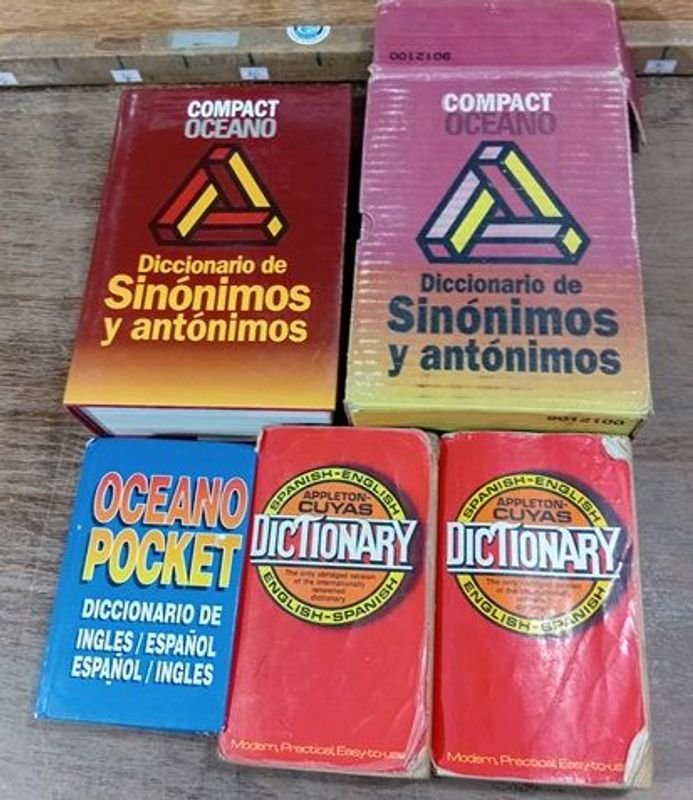 Lote de 4 Diccionarios: Inglés-Español, Sinónimos y Antónimos