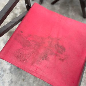 Juego de Patio Plegable Pedidos Ya: Mesa Extensible y 4 Sillas Rojas - imagen 3