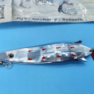 Señuelo Cuchara Ondulante Metálico "Specimen" 28g Cromado con Anzuelo Triple - imagen 1