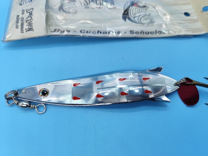 Señuelo Cuchara Ondulante Metálico "Specimen" 28g Cromado con Anzuelo Triple