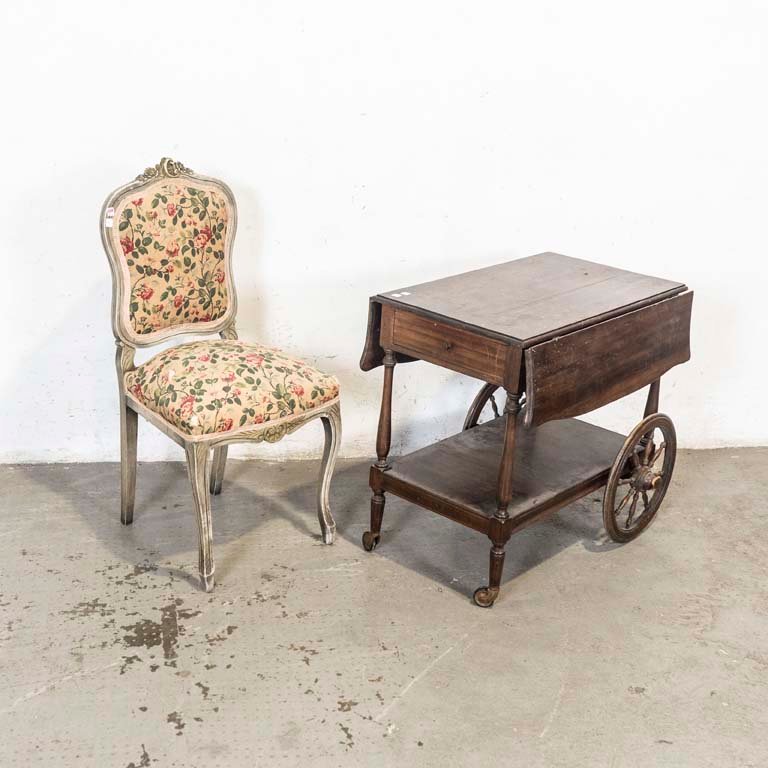 Lote anterior: Mesa auxiliar de madera y silla Luis XV: una pieza única para el hogar