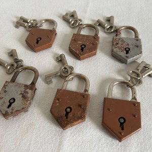 Lote de 6 Candados Antiguos con Llaves - imagen 3