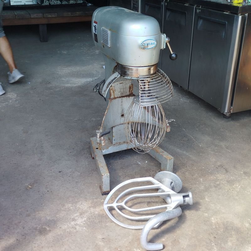 Lote siguiente: Batidora Industrial AMASADORA / BATIDORA SIN TACHO