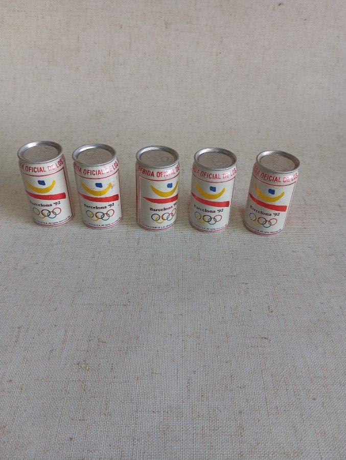Lote siguiente: Colección de latitas de Coca Cola con recordatorio de Barcelona '92