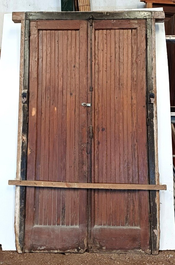 Puerta de madera antigua con marco - imagen 2
