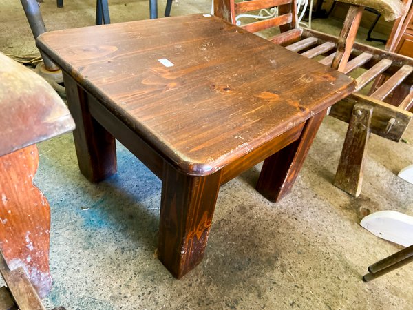 Mesa Auxiliar Baja de Madera Rústica