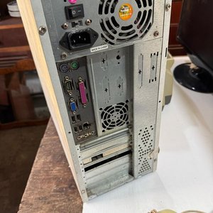 Lote de Artículos de Informática: 2 Torres, 2 Monitores, Teclado, Mouses, Micrófonos y Impresora - imagen 5