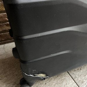 Valija Rígida Negra Coder con Detalle en Rueda - imagen 3