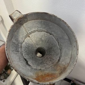 Embudo de Chapa Metálica con Asa - imagen 2