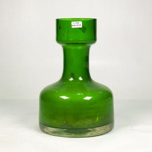 Lote siguiente: Florero Verde Hialino con Base Prensada de 36 cm