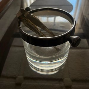 Hielera de Vidrio con Bordes y Asas Metálicas - imagen 3