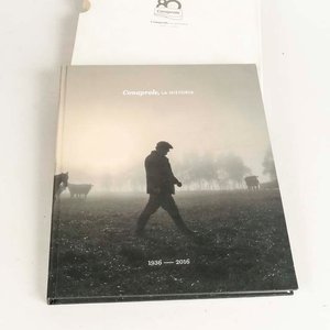 80 años Conaprole: La Historia 1936-2016, de tapa dura presentado en caja de cartón. - imagen 1