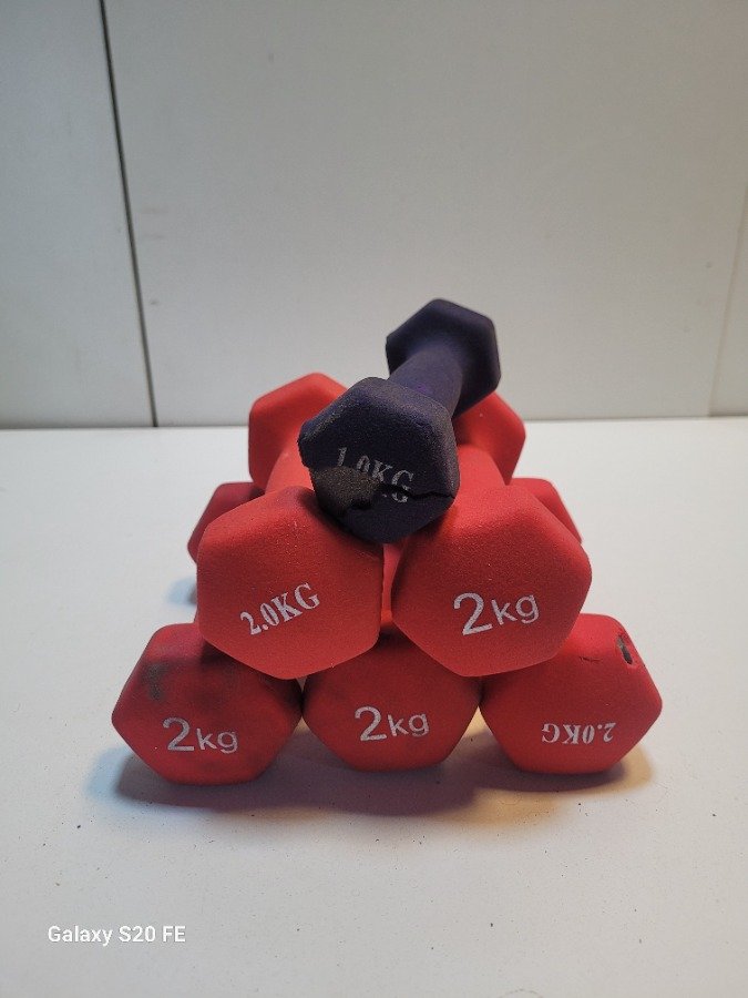 Juego de Mancuernas: 1 de 1kg Violeta y 5 de 2kg Rojas