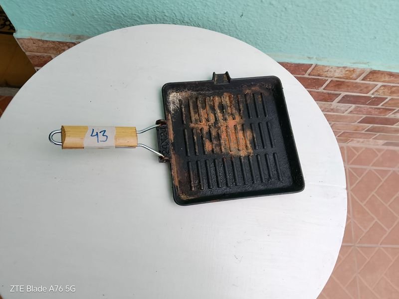 Lote anterior: Plancha de hierro vieja y oxidada