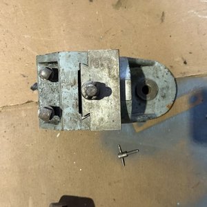 Lote de Accesorios de Precisión para Rectificadora: Platos Magnéticos, Mordazas y Más - imagen 24