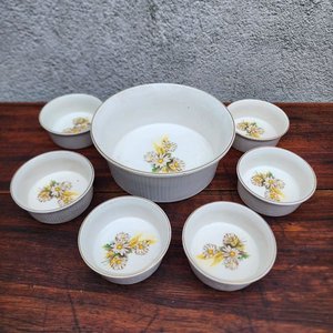 Juego de Loza Blanca con Flores: Bol Grande y 6 Pocillos - imagen 1