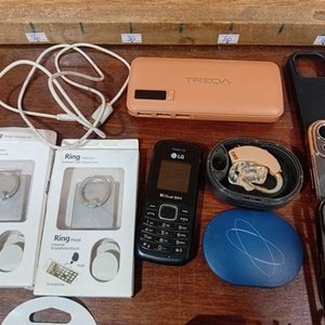 Lote de Accesorios para Celulares: Audífonos, Fundas, Soportes y Cargadores - imagen 5