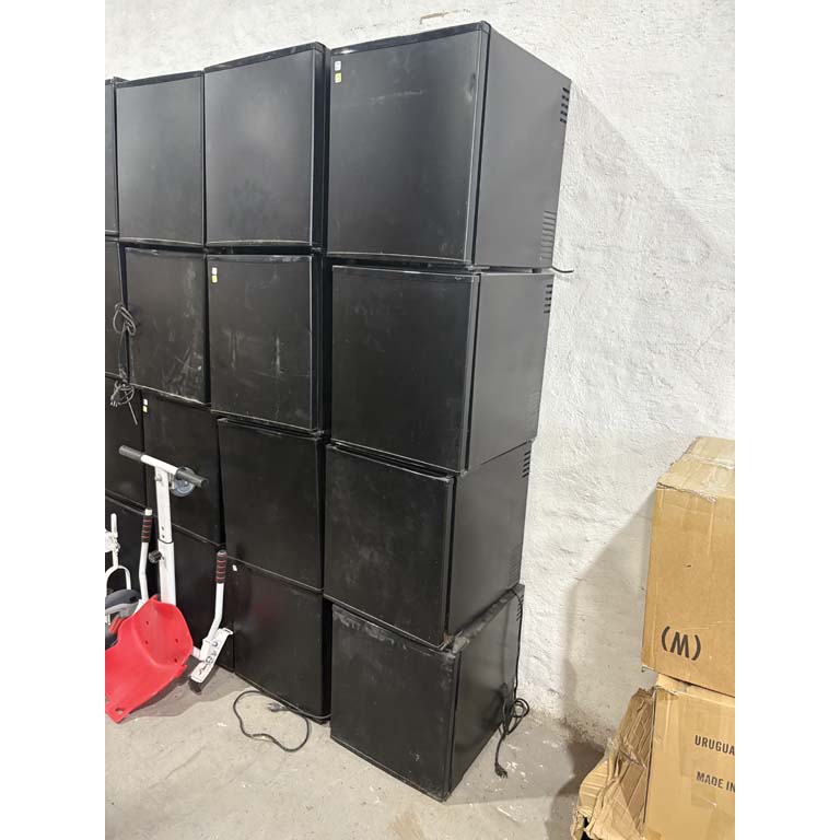 Lote siguiente: Mini-frigoríficos a la venta, en buen estado