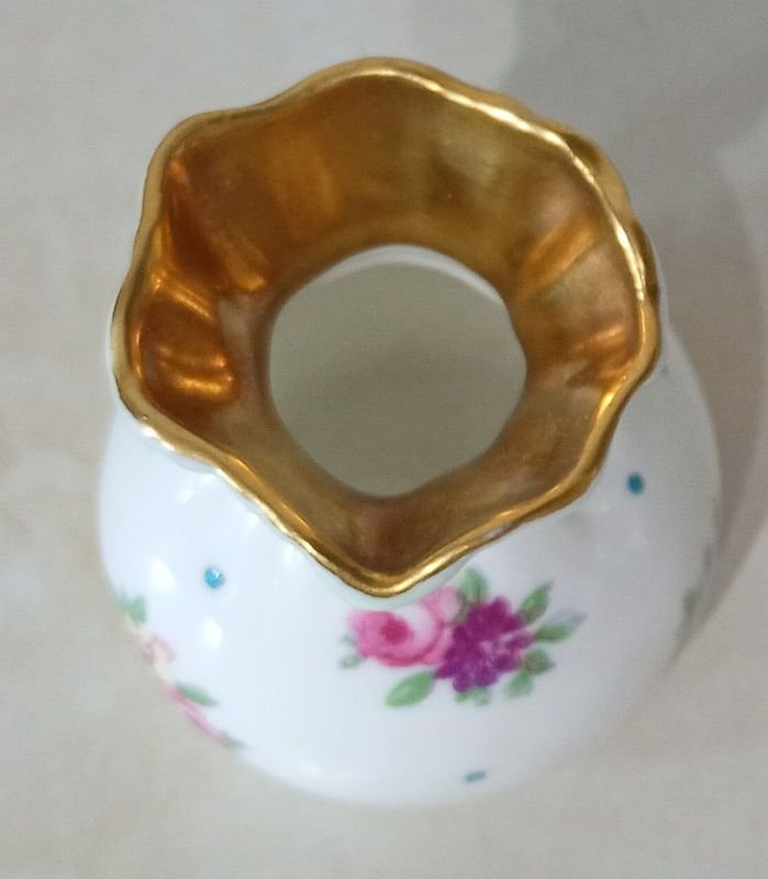 Jarrón de porcelana Paragon con diseño floral y dorado - imagen 4