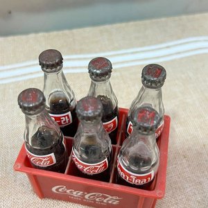 Conjunto Miniatura Coca-Cola: Cajón Madera y Botellitas - imagen 5