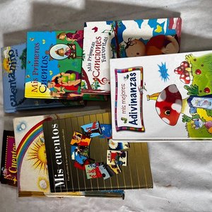 Lote anterior: Cajón con Libros Infantiles Cuentos y Adivinanzas